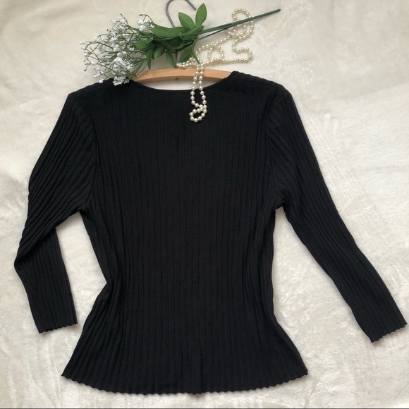 3/$20 | Vintage BANDOLINO v-neck sweater - Picture 4 of 5